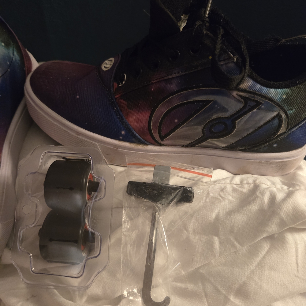 Galaxy Heelys Youth Size 5